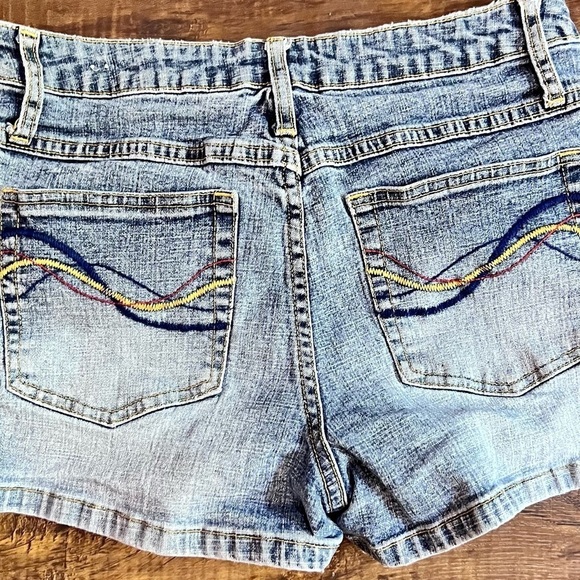 Baileys point shorts, size 7/8 - Picture 2 of 4